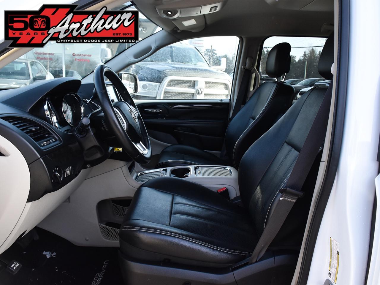 2016 Dodge Grand Caravan Crew Plus Photo