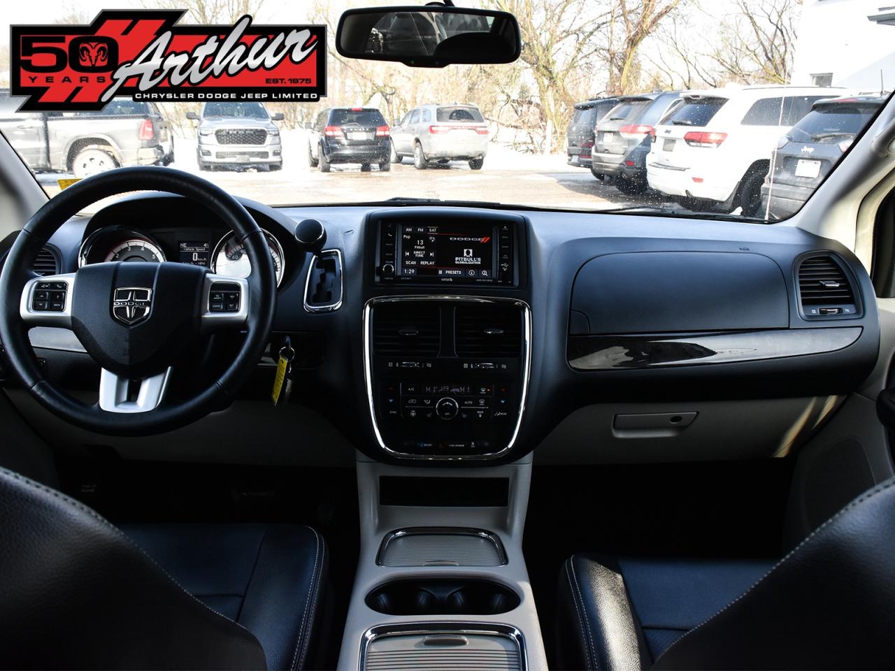 2016 Dodge Grand Caravan Crew Plus Photo