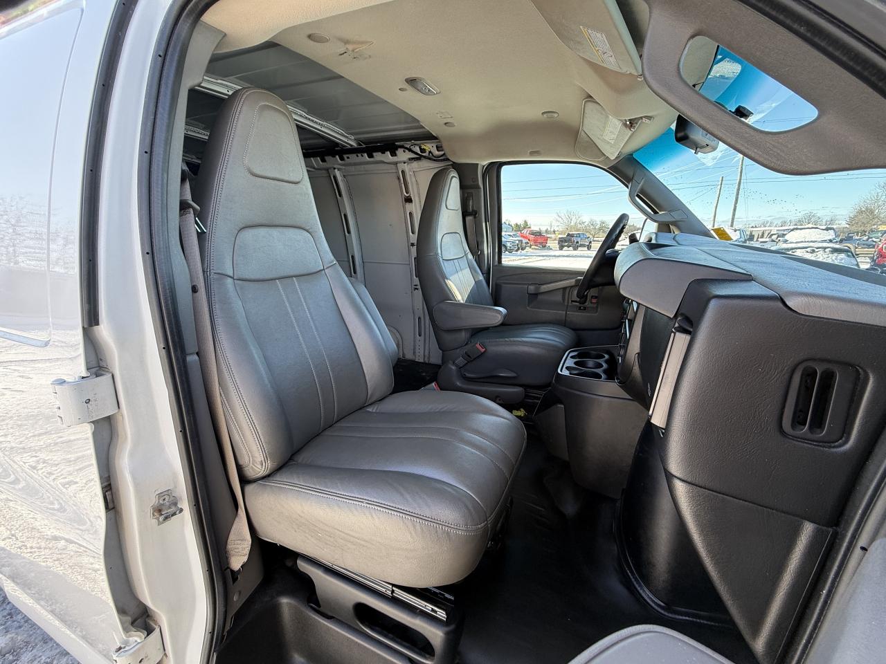 2019 GMC Savana Cargo Van RWD 2500 135 Photo