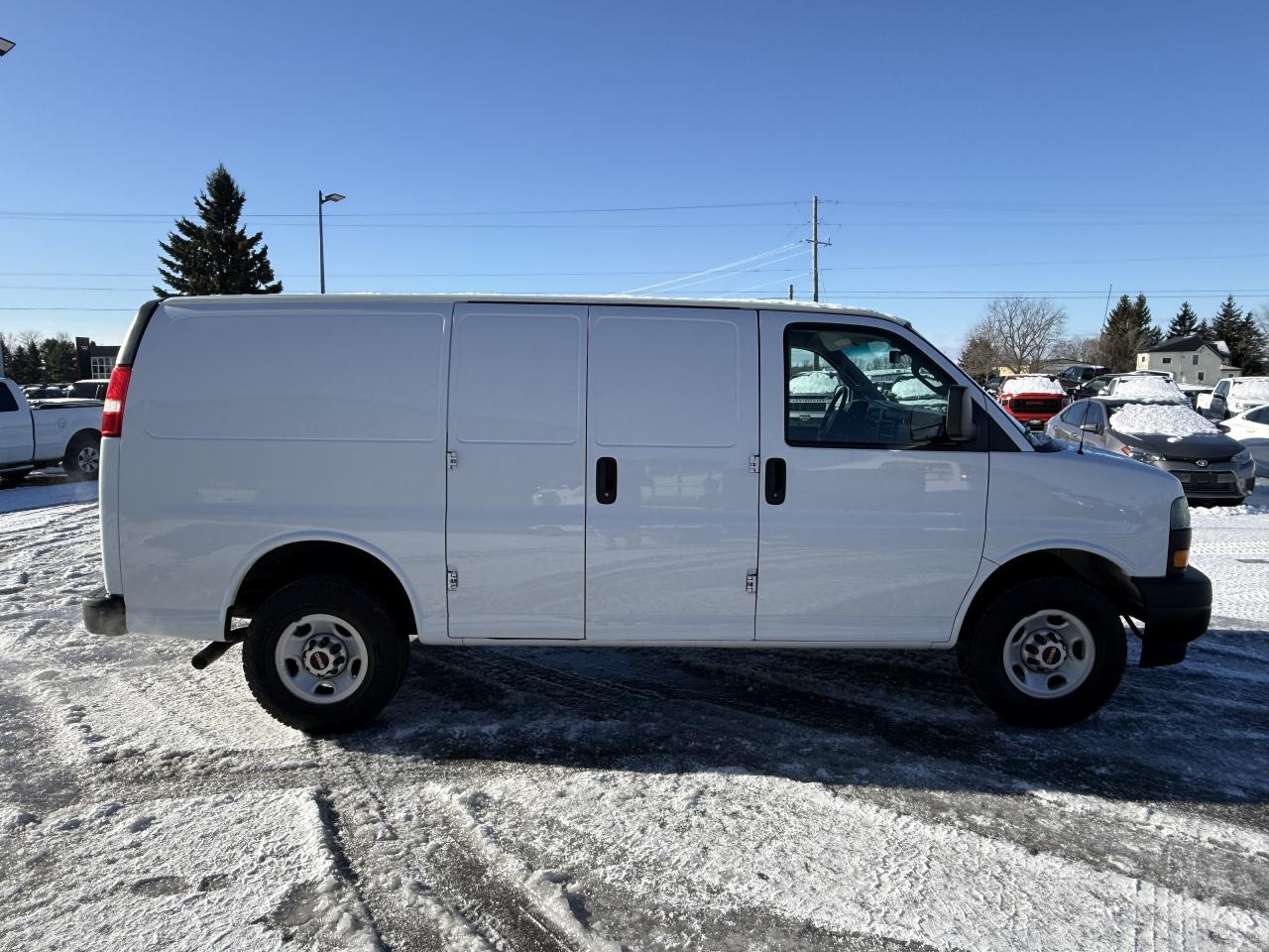 2019 GMC Savana Cargo Van RWD 2500 135 Photo