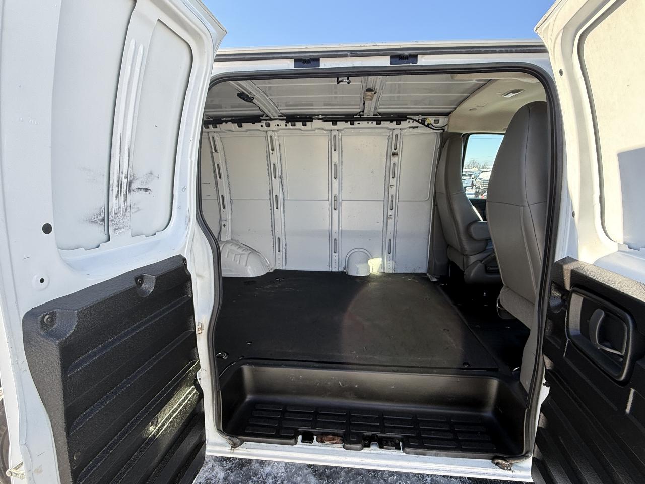 2019 GMC Savana Cargo Van RWD 2500 135 Photo