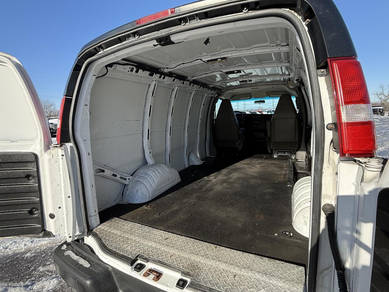 2019 GMC Savana Cargo Van RWD 2500 135 Photo