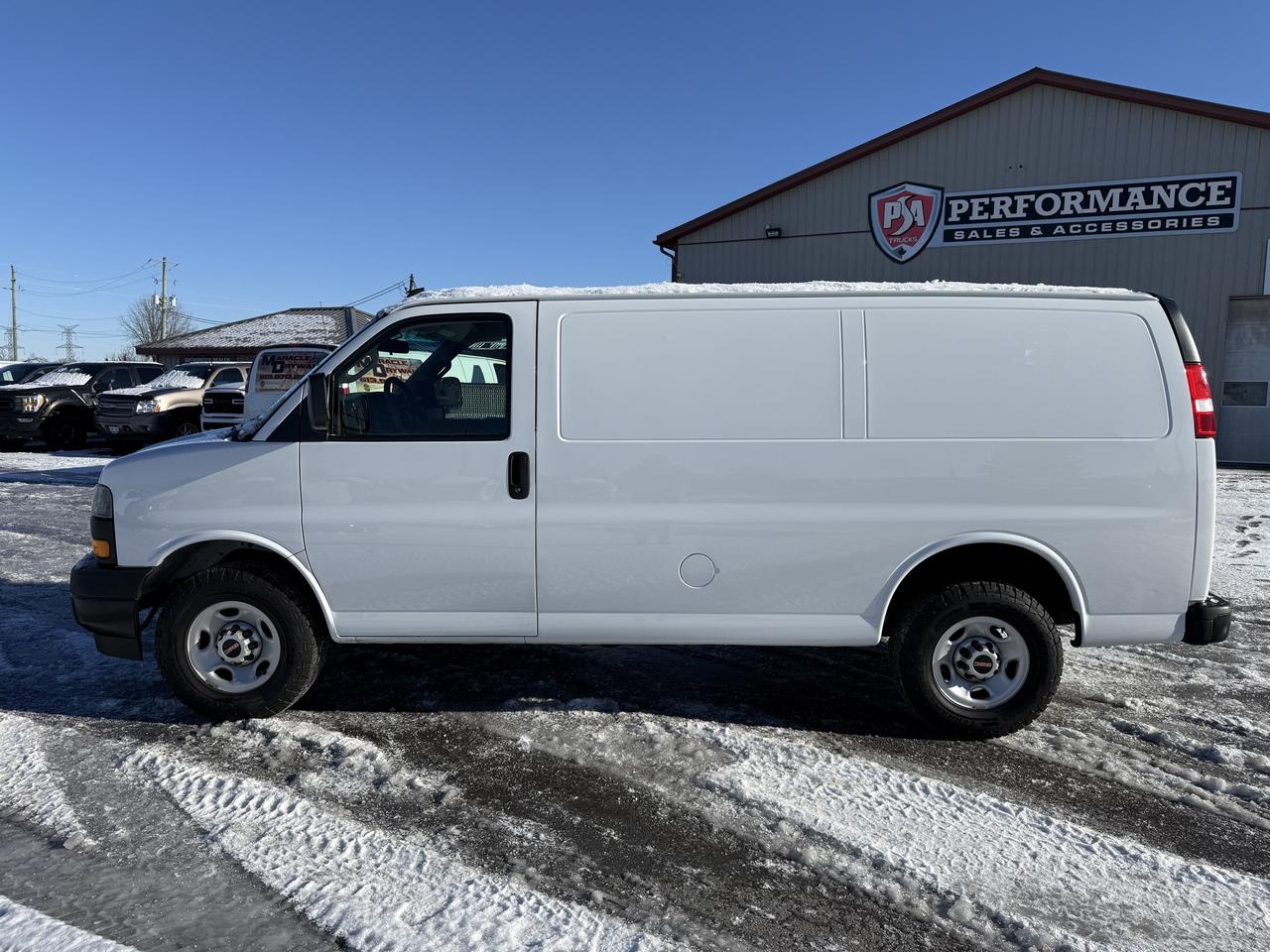 2019 GMC Savana Cargo Van RWD 2500 135 Photo4