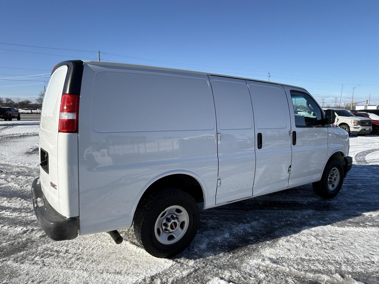 2019 GMC Savana Cargo Van RWD 2500 135 Photo
