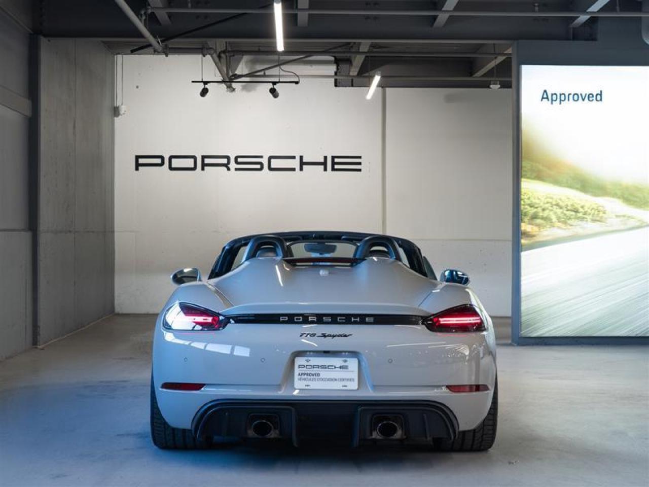 2021 Porsche 718 Spyder  Photo3