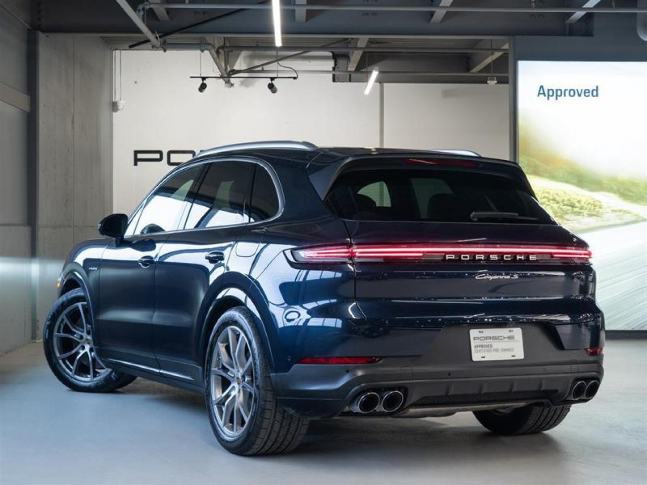 2024 Porsche Cayenne S e-Hybrid AWD Photo