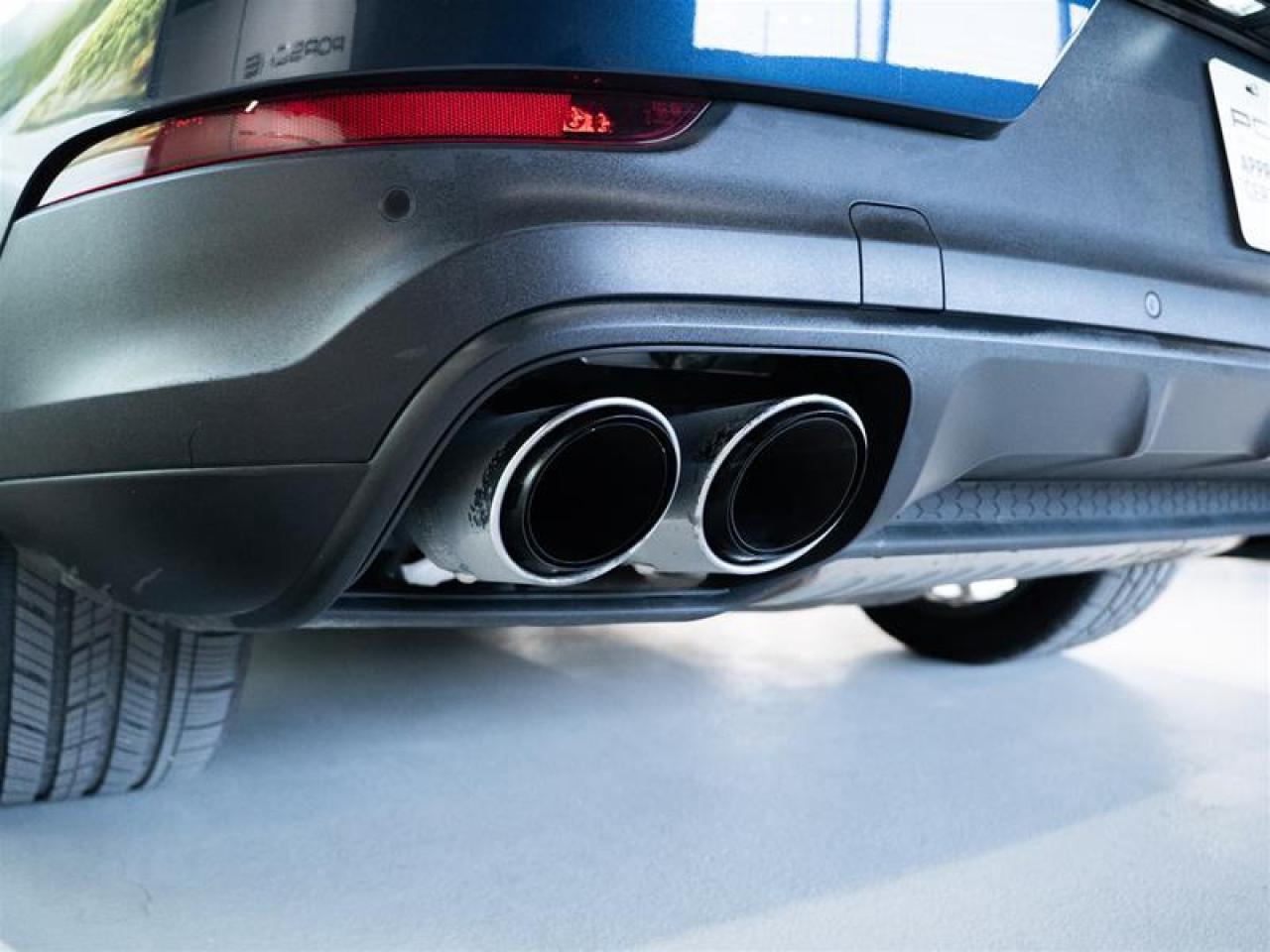 2024 Porsche Cayenne S e-Hybrid AWD Photo