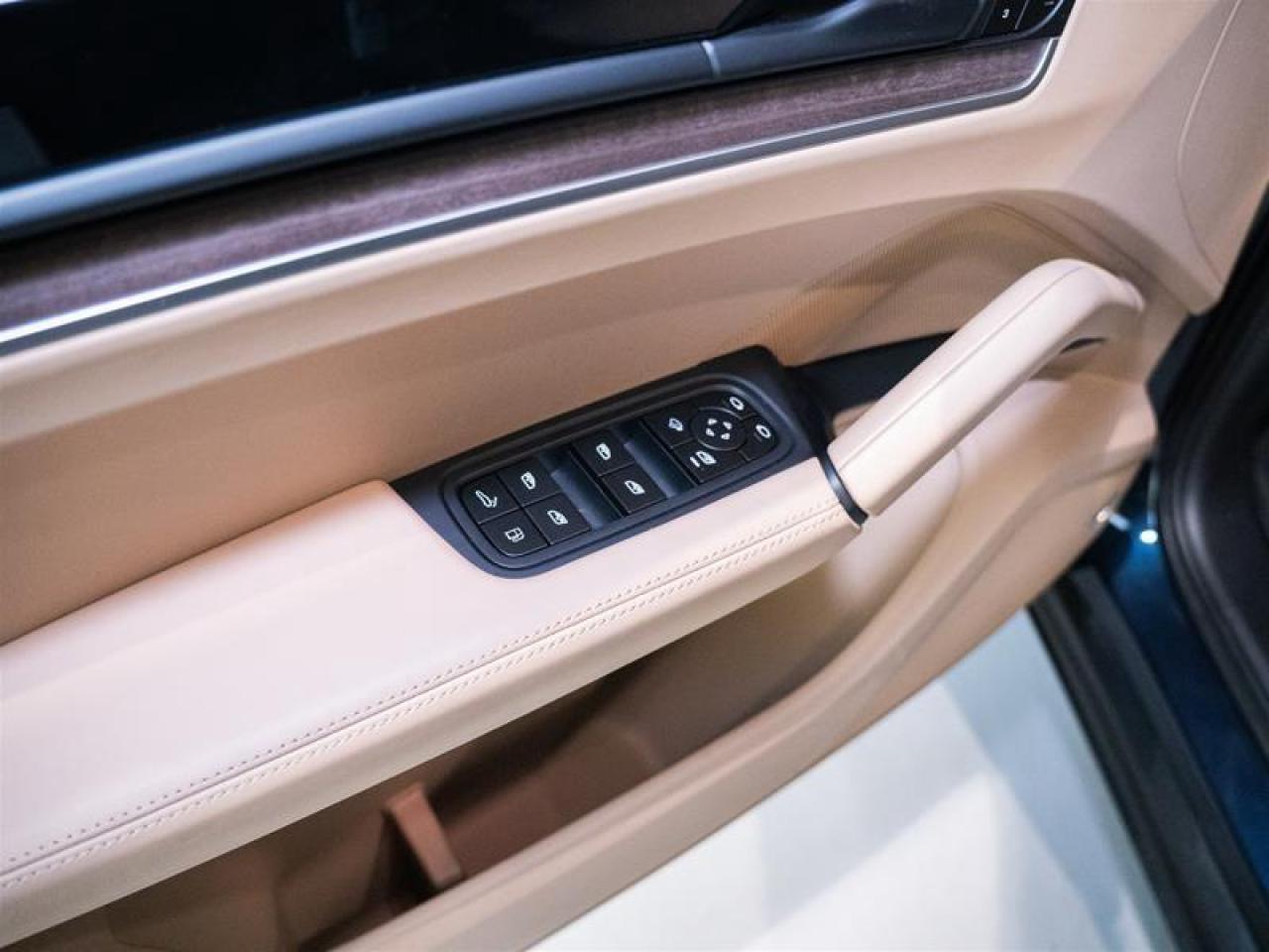 2024 Porsche Cayenne S e-Hybrid AWD Photo