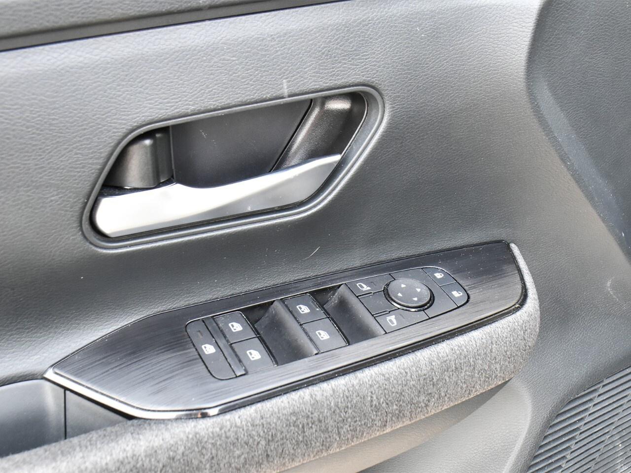 2025 Nissan Kicks SV AWD, DEMO CLEARANCE !! Photo