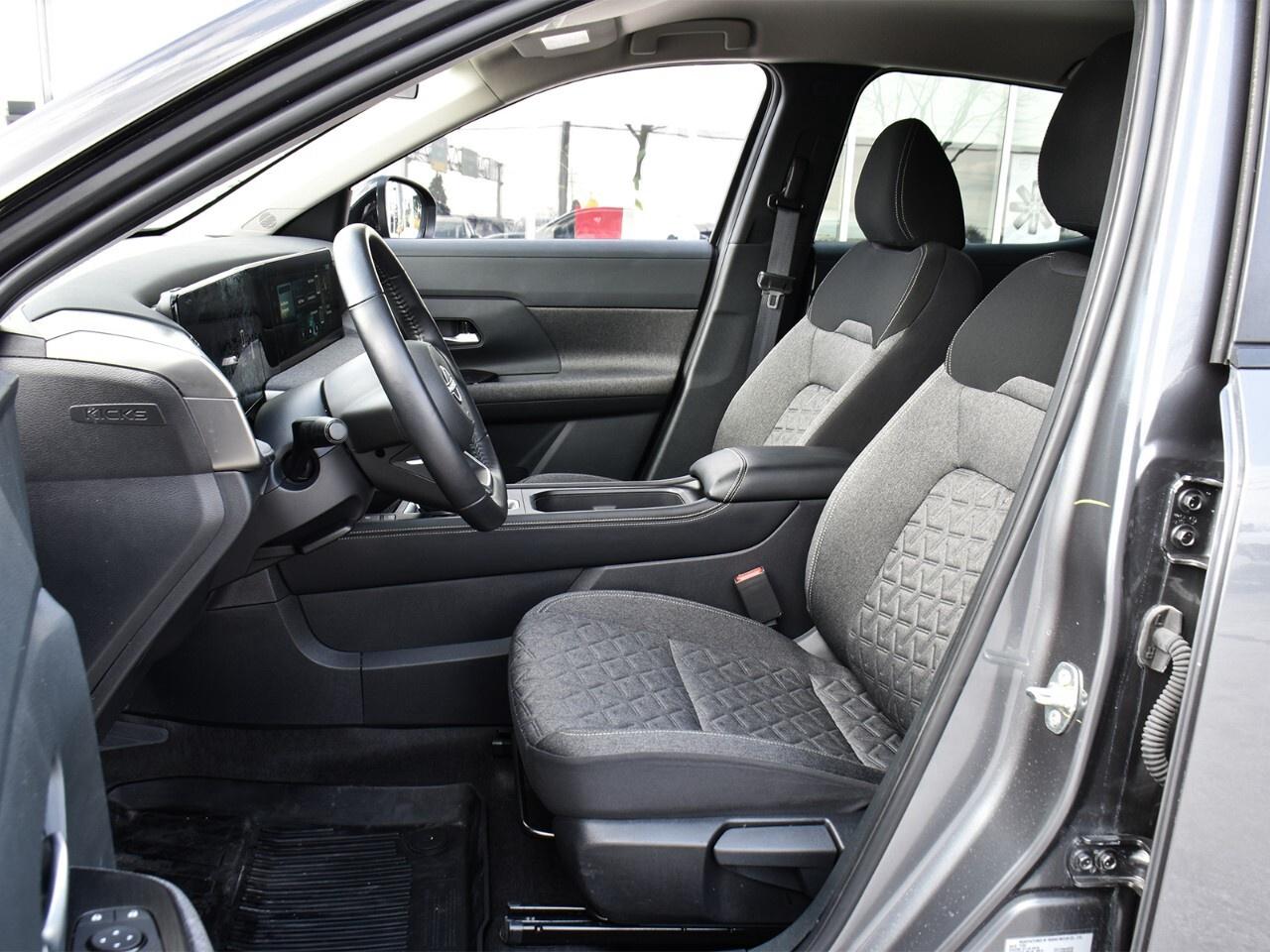 2025 Nissan Kicks SV AWD, DEMO CLEARANCE !! Photo