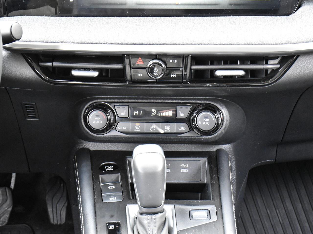 2025 Nissan Kicks SV AWD, DEMO CLEARANCE !! Photo