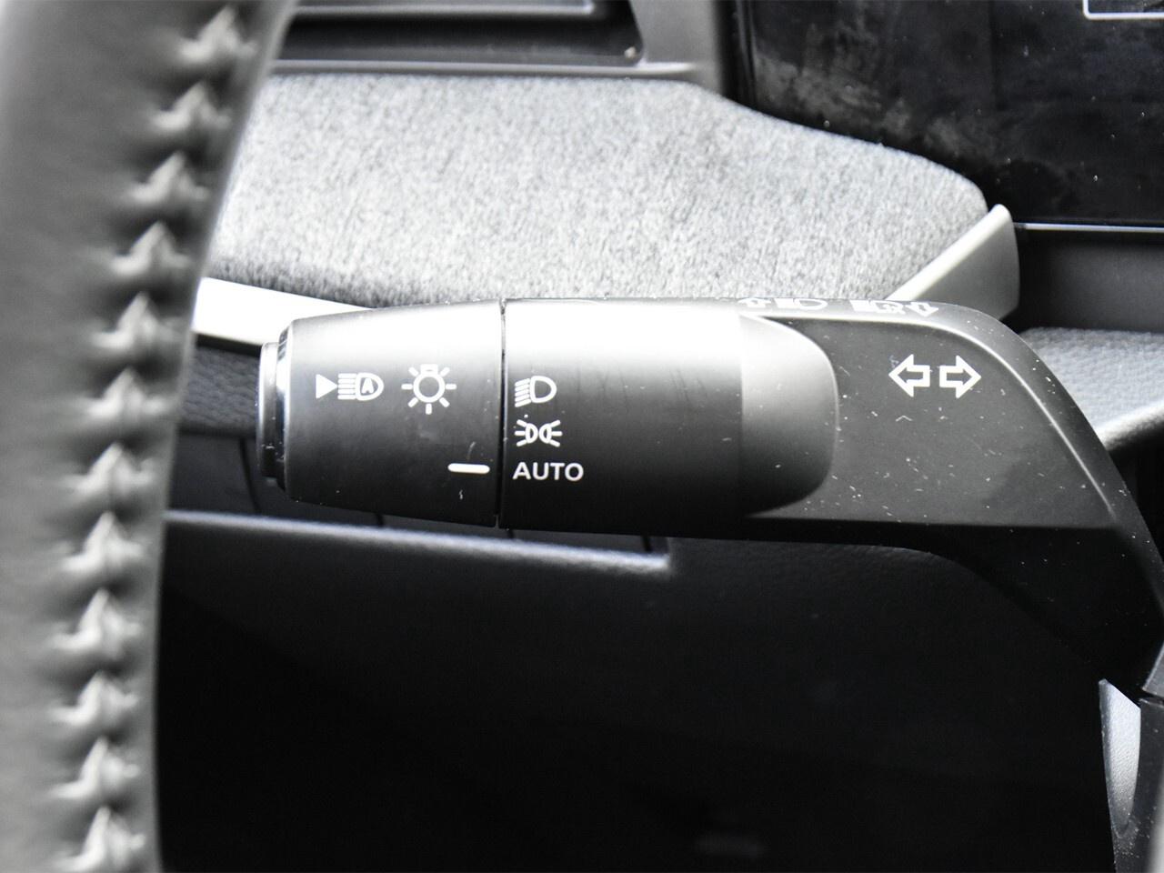 2025 Nissan Kicks SV AWD, DEMO CLEARANCE !! Photo