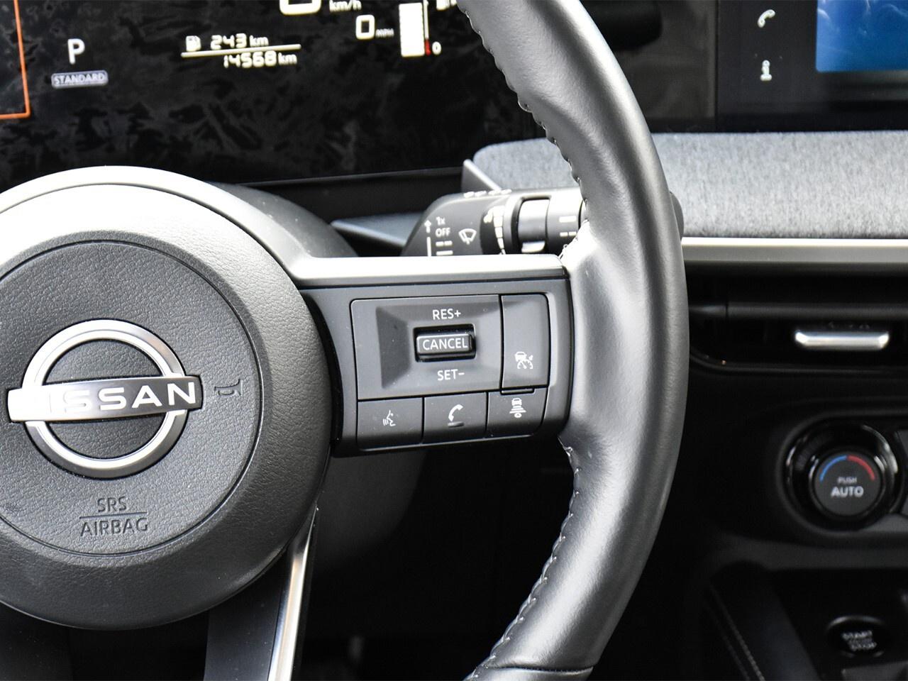 2025 Nissan Kicks SV AWD, DEMO CLEARANCE !! Photo