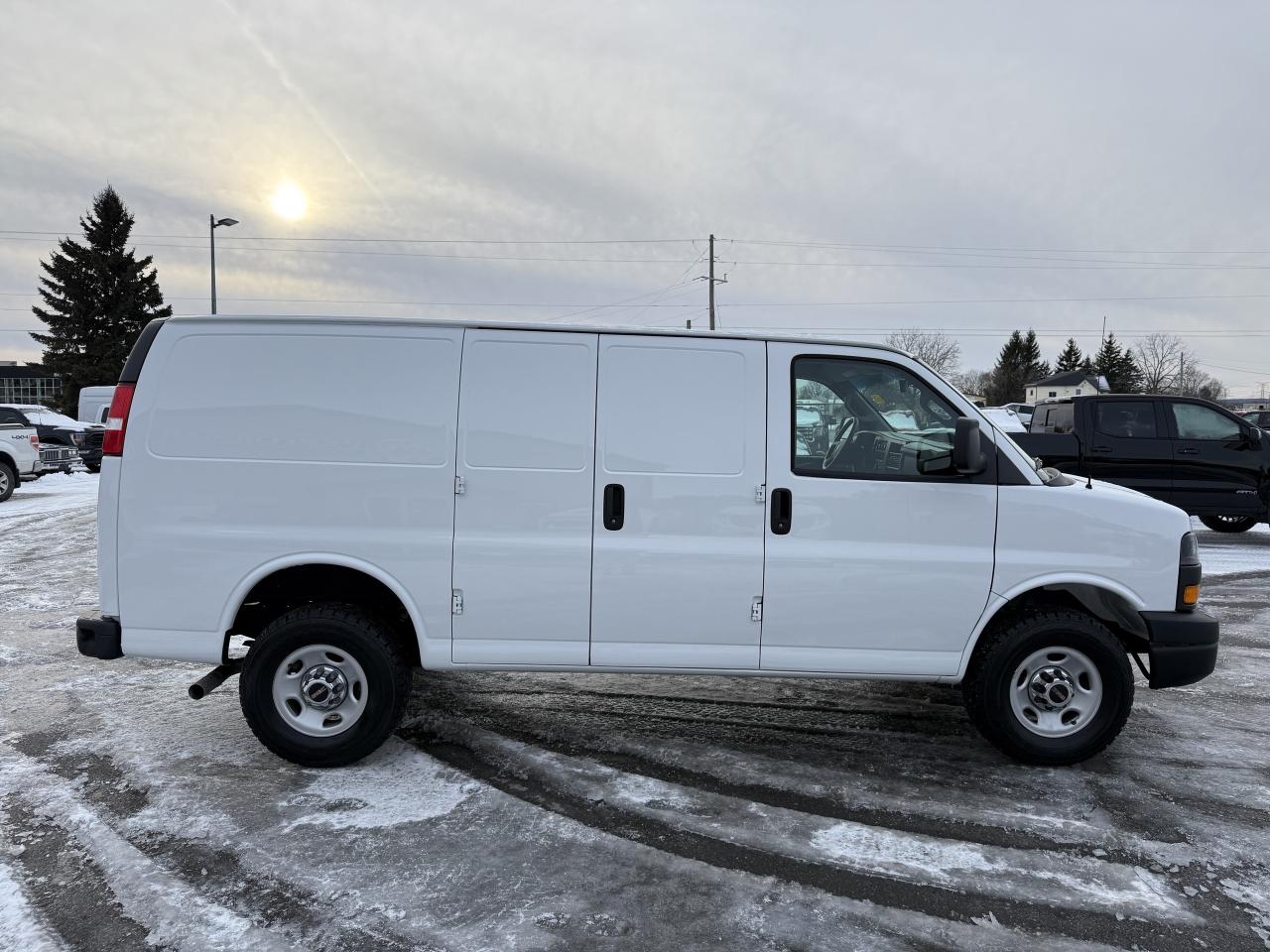 2023 GMC Savana Cargo Van RWD 2500 135 Photo