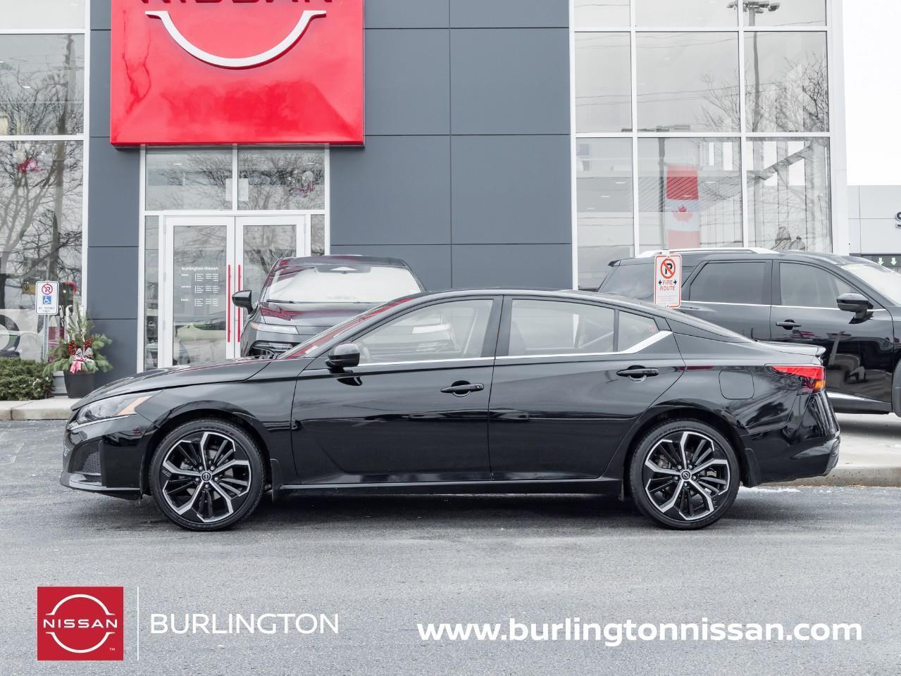 2023 Nissan Altima SR Photo0