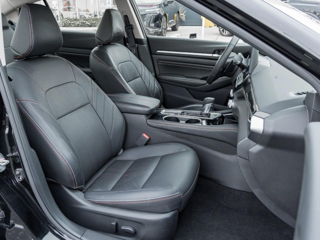 2023 Nissan Altima SR Photo