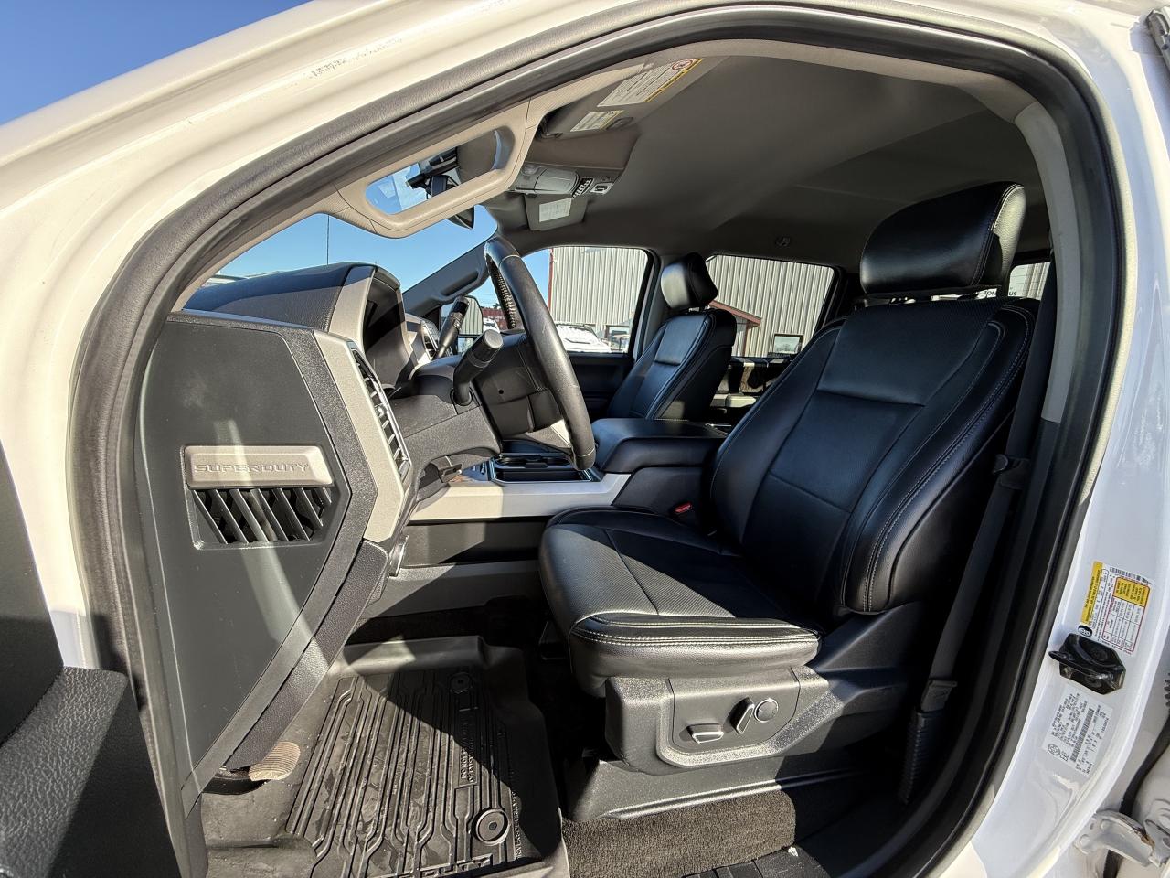 2017 Ford F-350 LARIAT POWERSTROKE DUALLY 4X4 Photo