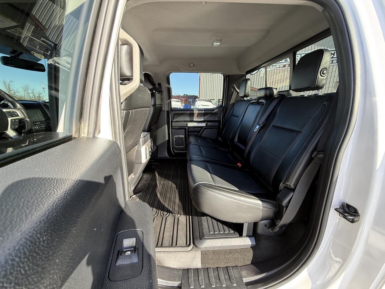 2017 Ford F-350 LARIAT POWERSTROKE DUALLY 4X4 Photo