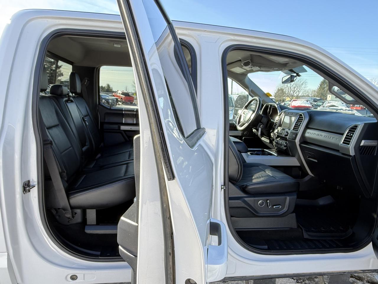 2017 Ford F-350 LARIAT POWERSTROKE DUALLY 4X4 Photo