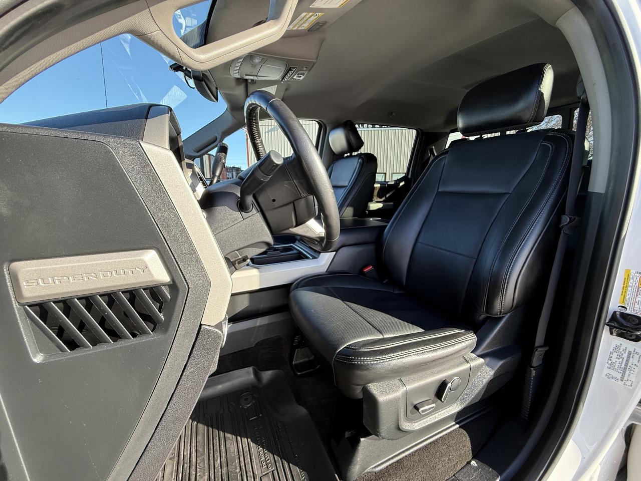 2017 Ford F-350 LARIAT POWERSTROKE DUALLY 4X4 Photo