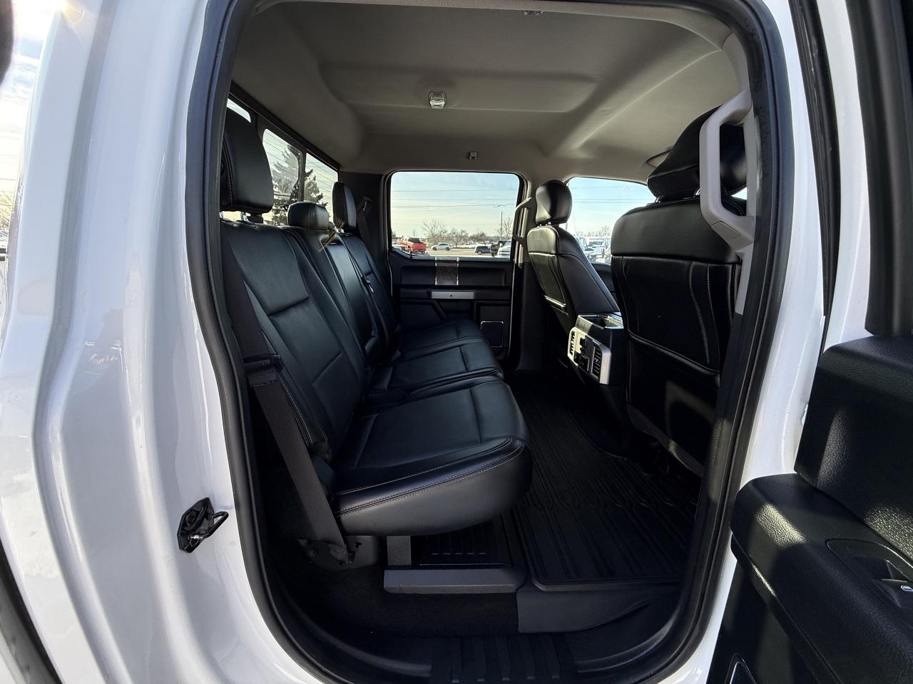 2017 Ford F-350 LARIAT POWERSTROKE DUALLY 4X4 Photo