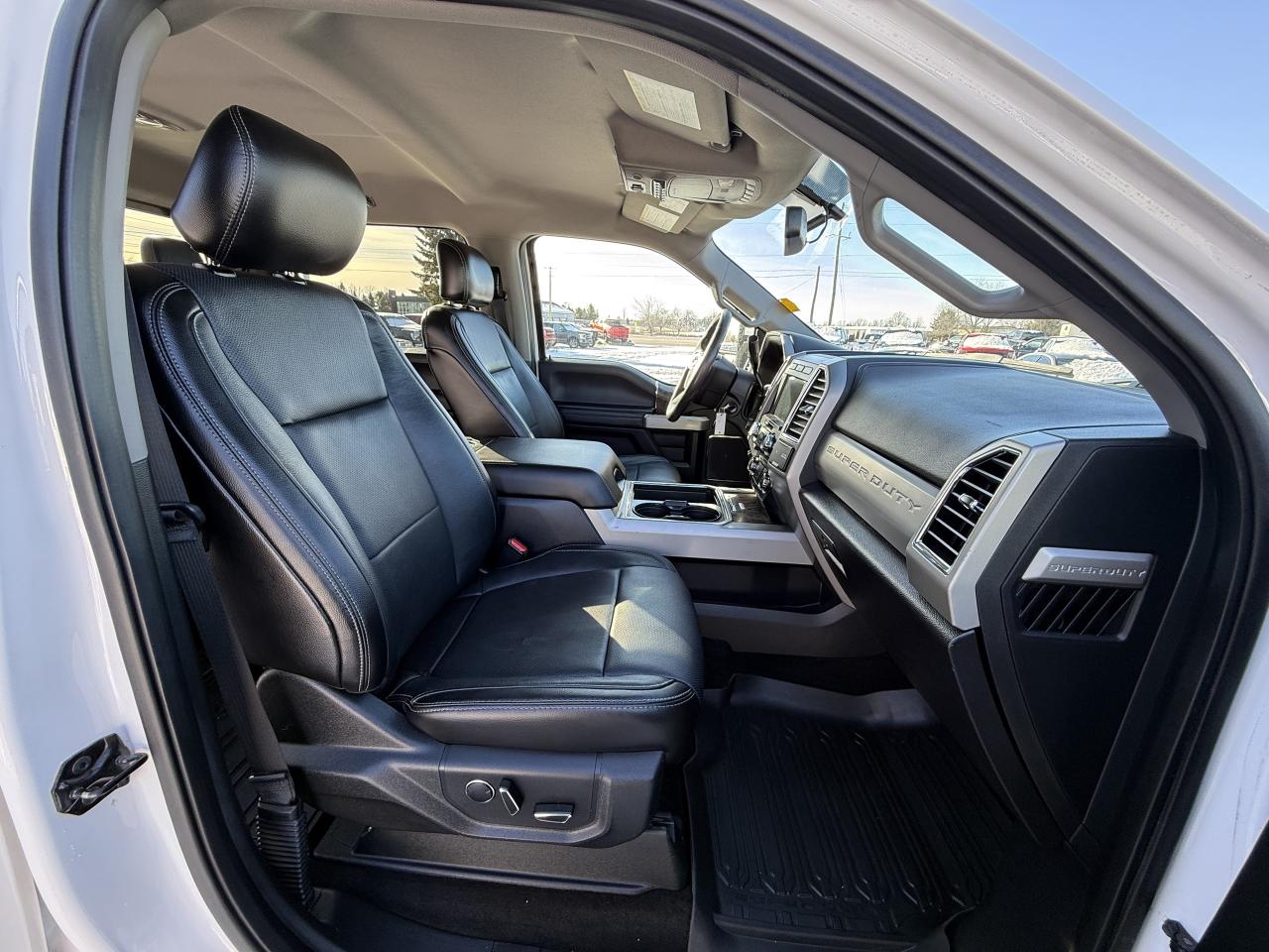 2017 Ford F-350 LARIAT POWERSTROKE DUALLY 4X4 Photo