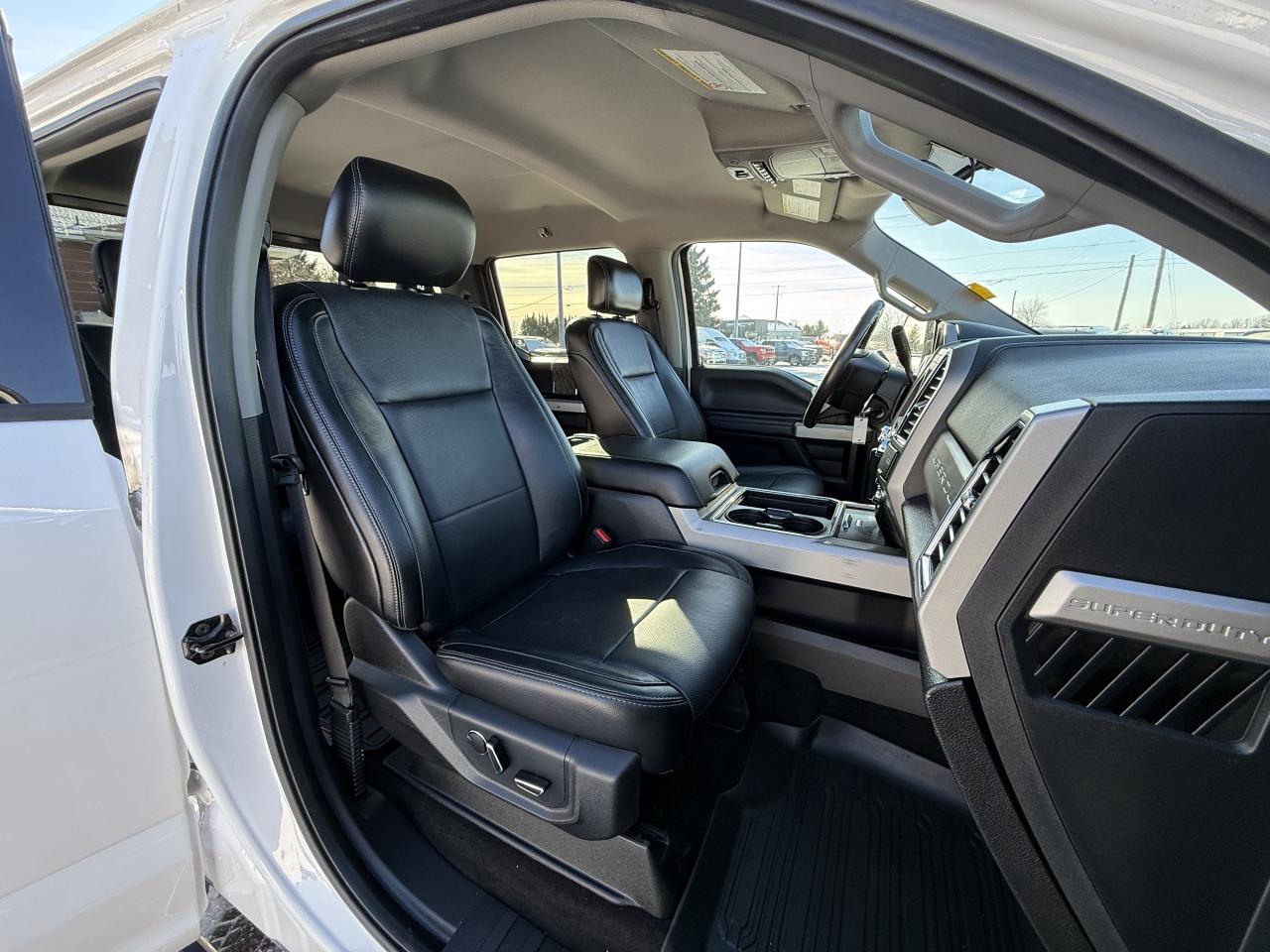 2017 Ford F-350 LARIAT POWERSTROKE DUALLY 4X4 Photo