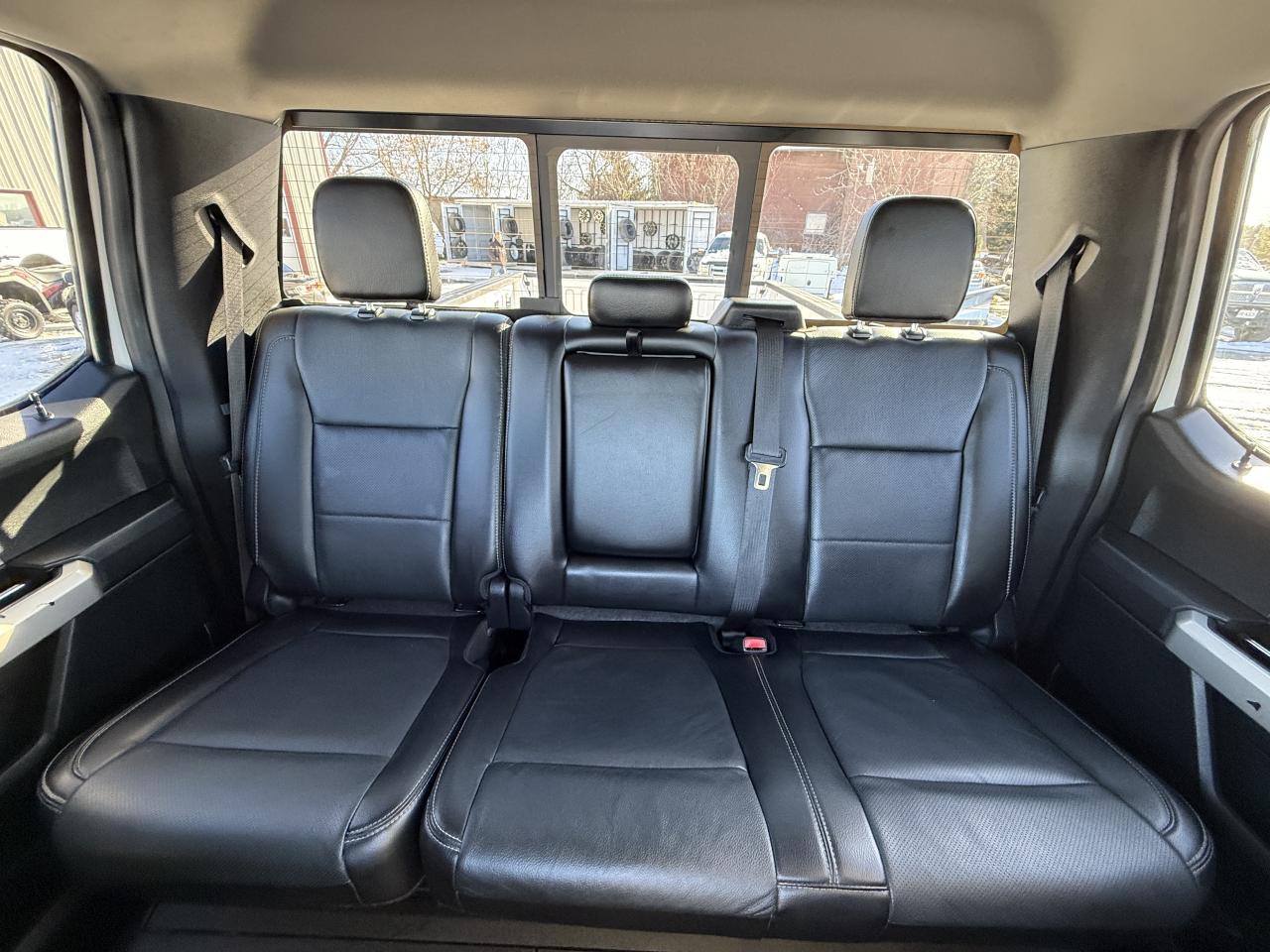 2017 Ford F-350 LARIAT POWERSTROKE DUALLY 4X4 Photo