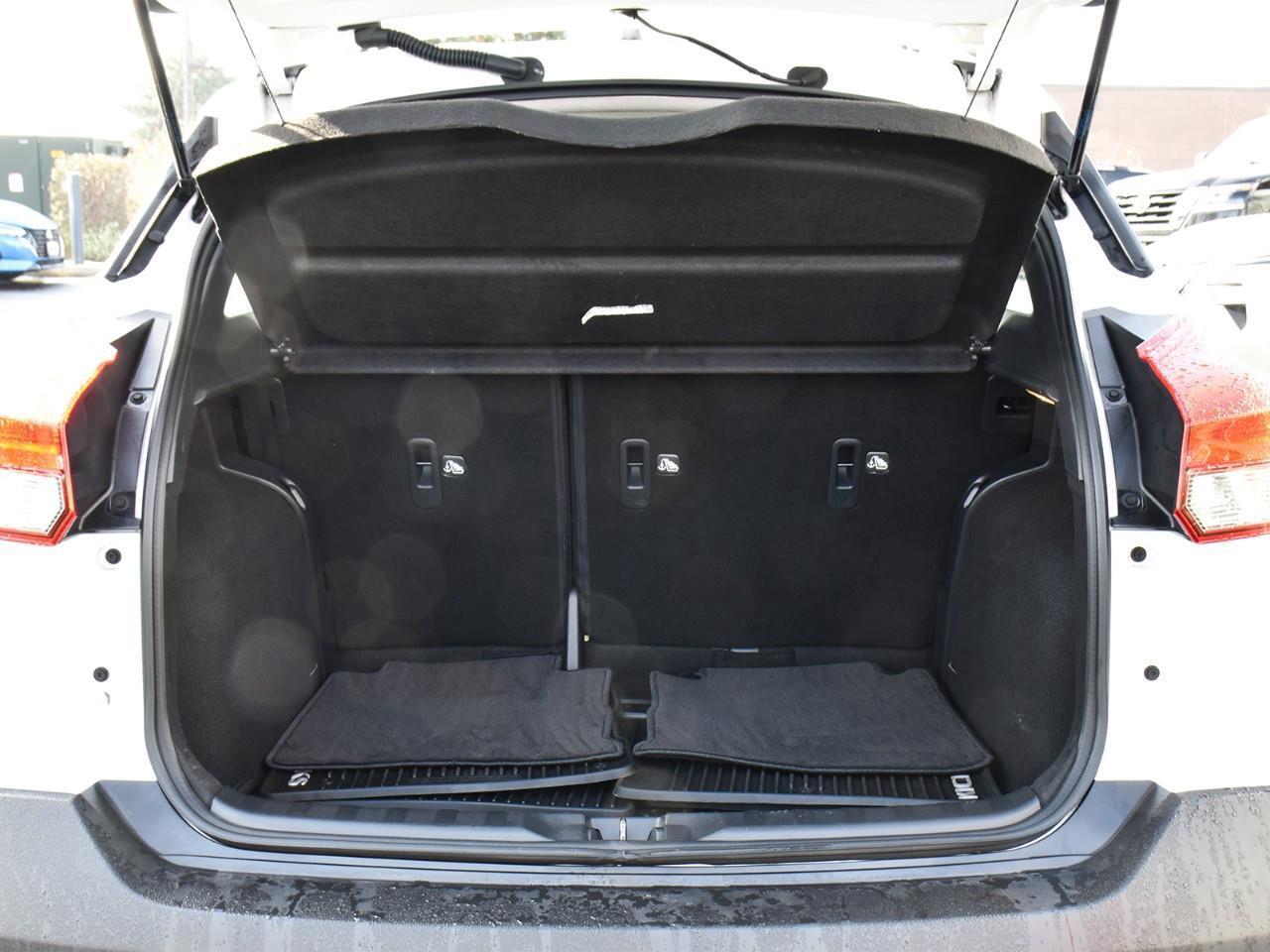 2019 Nissan Kicks SR Photo