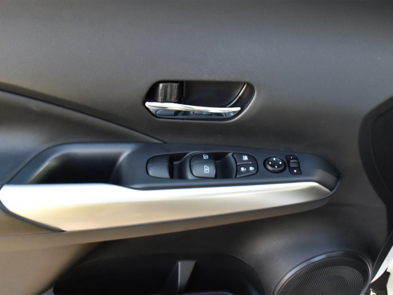 2019 Nissan Kicks SR Photo