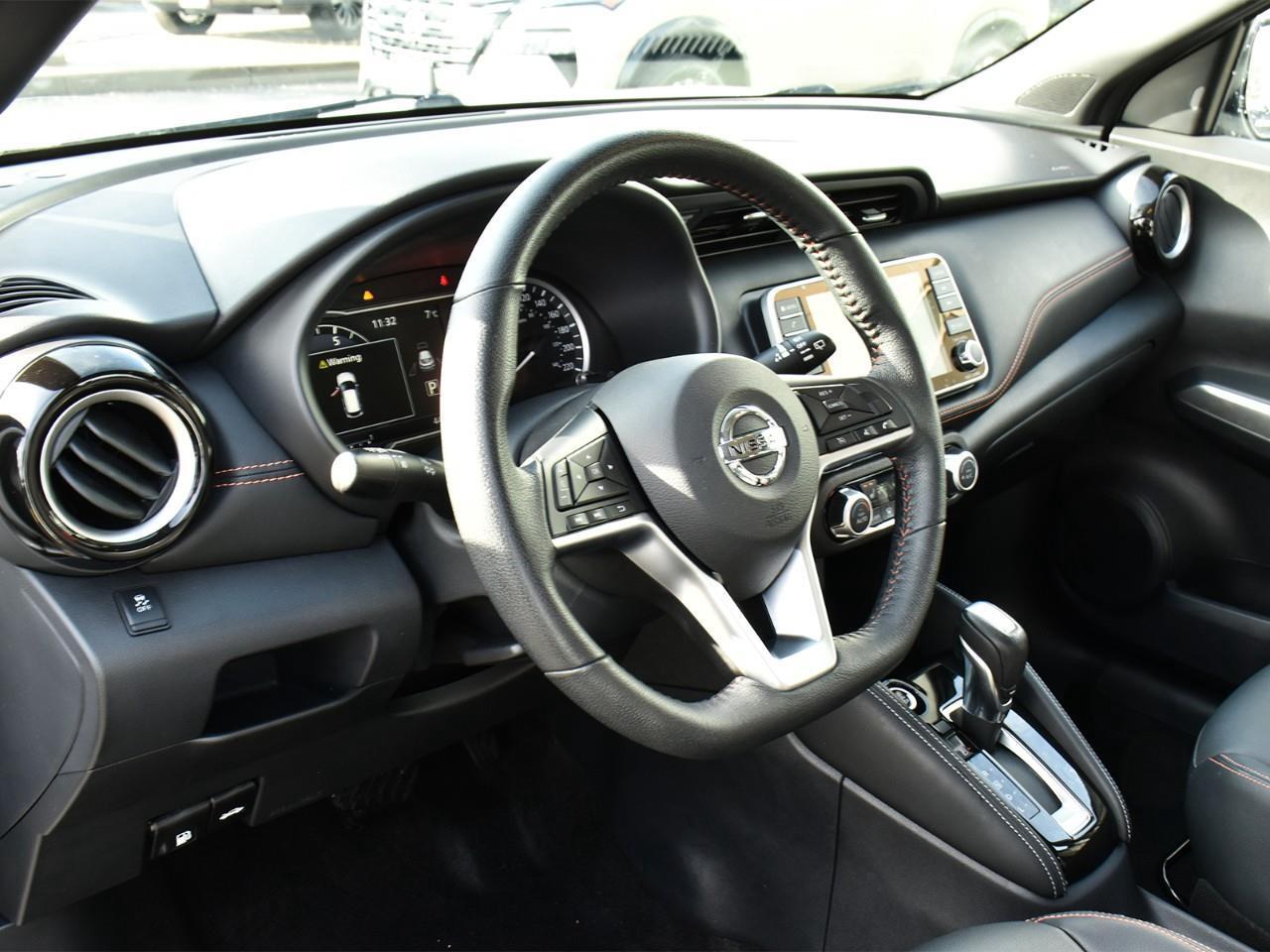 2019 Nissan Kicks SR Photo