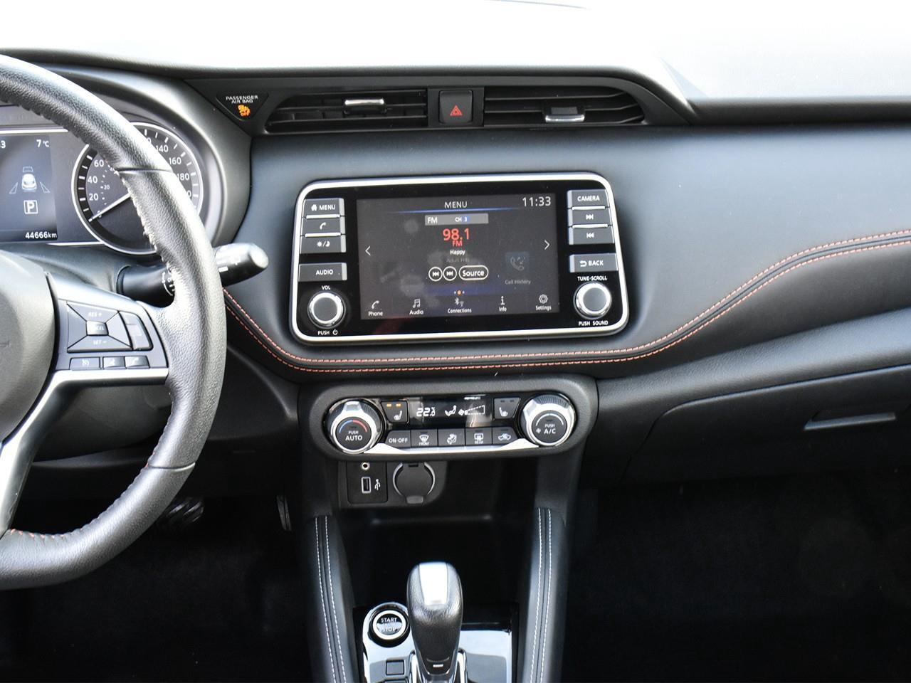 2019 Nissan Kicks SR Photo