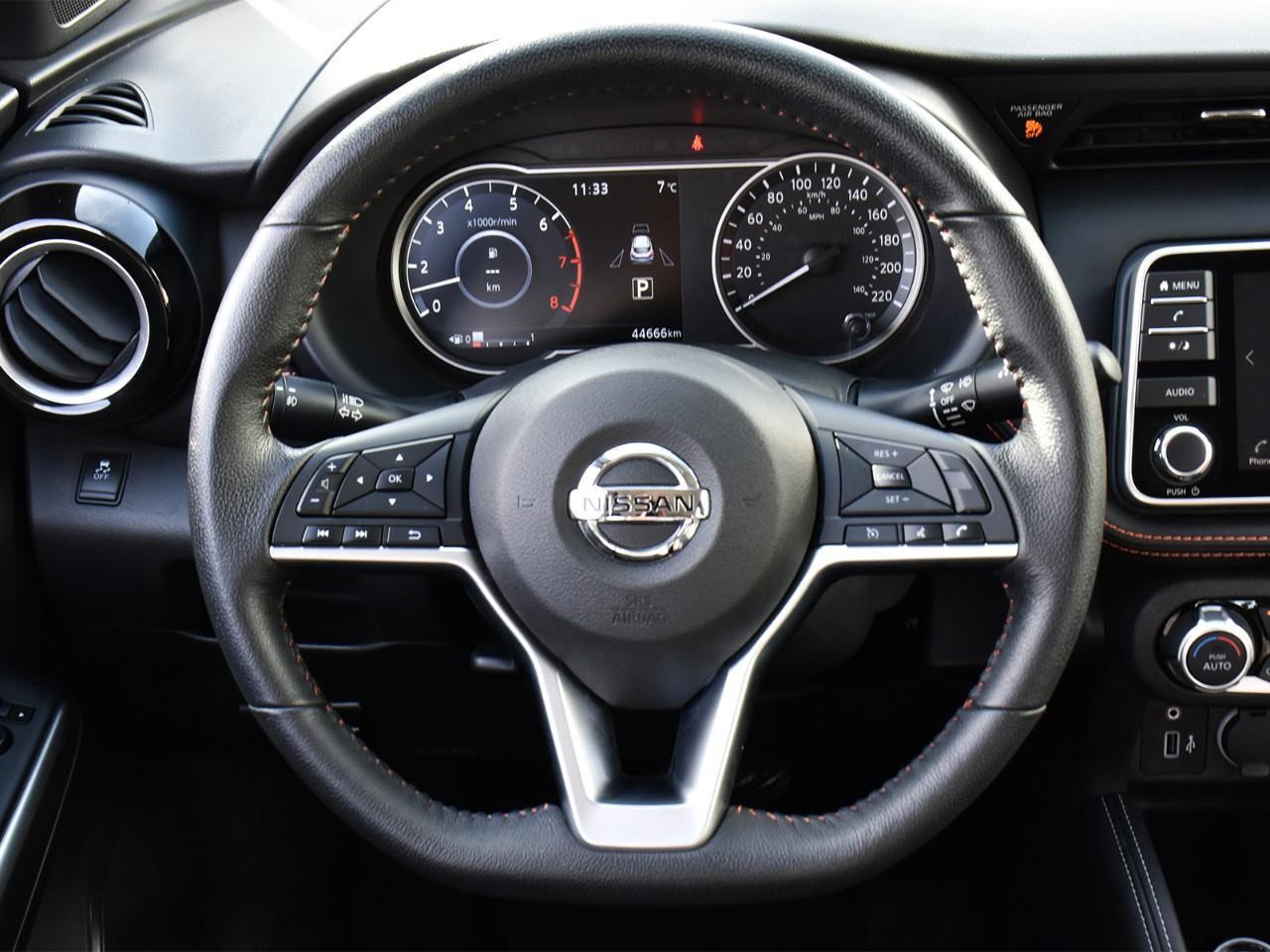 2019 Nissan Kicks SR Photo