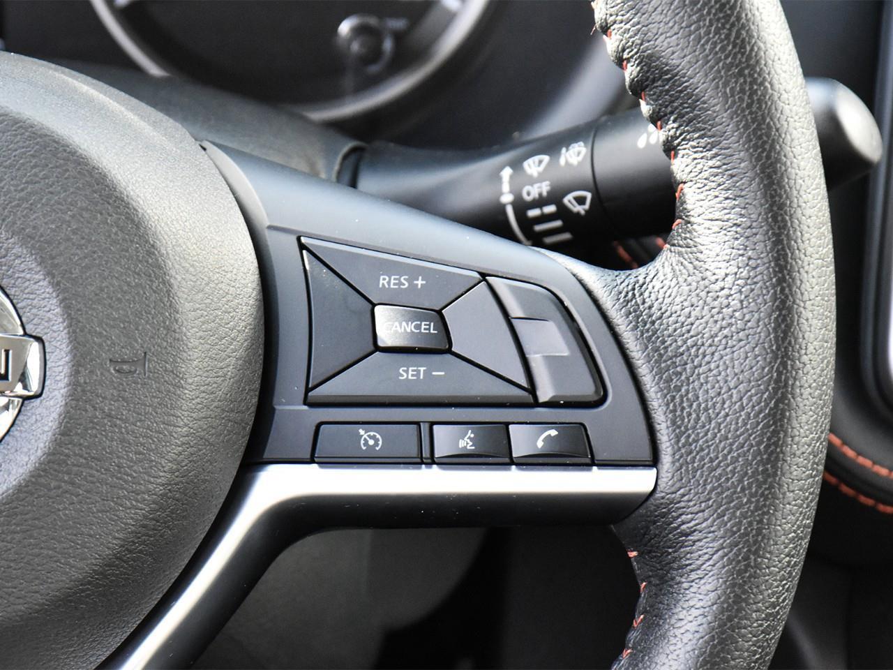 2019 Nissan Kicks SR Photo