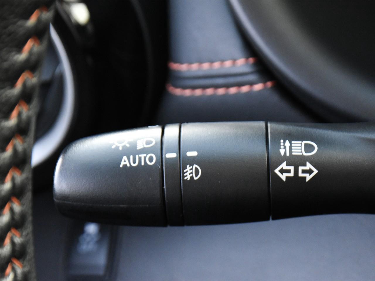 2019 Nissan Kicks SR Photo