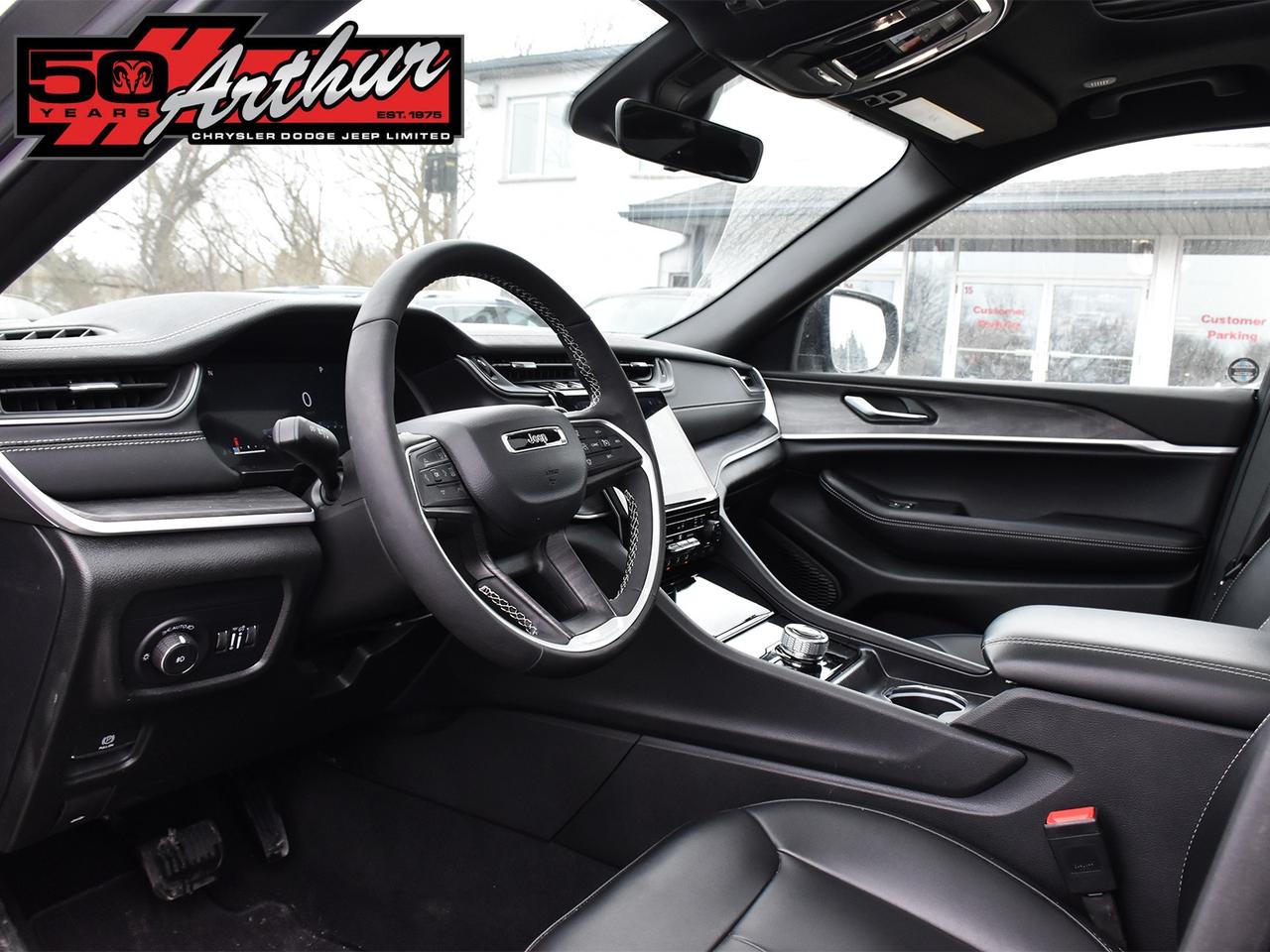 2025 Jeep Grand Cherokee L L LIMITED 4X4 Photo