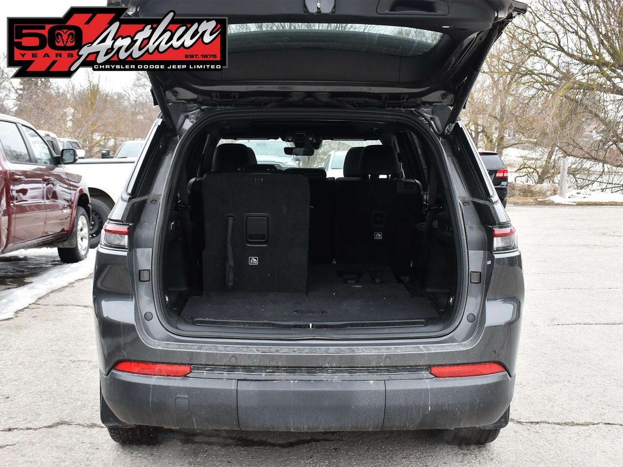 2025 Jeep Grand Cherokee L L LIMITED 4X4 Photo