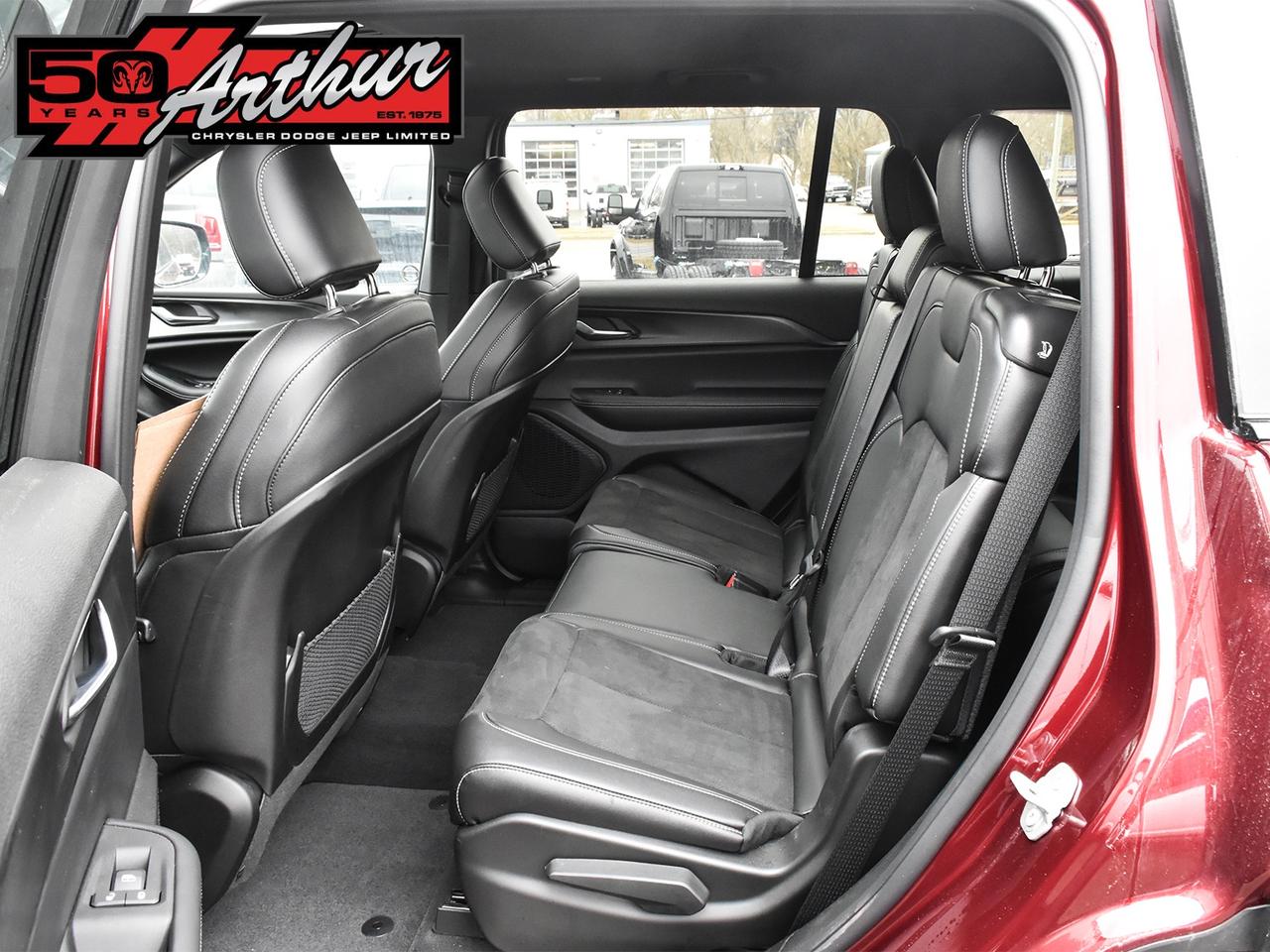 2025 Jeep Grand Cherokee L ALTITUDE 4X4 Photo