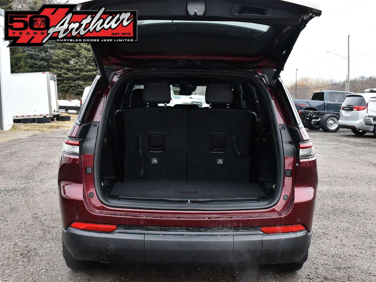 2025 Jeep Grand Cherokee ALTITUDE 4X4 Photo