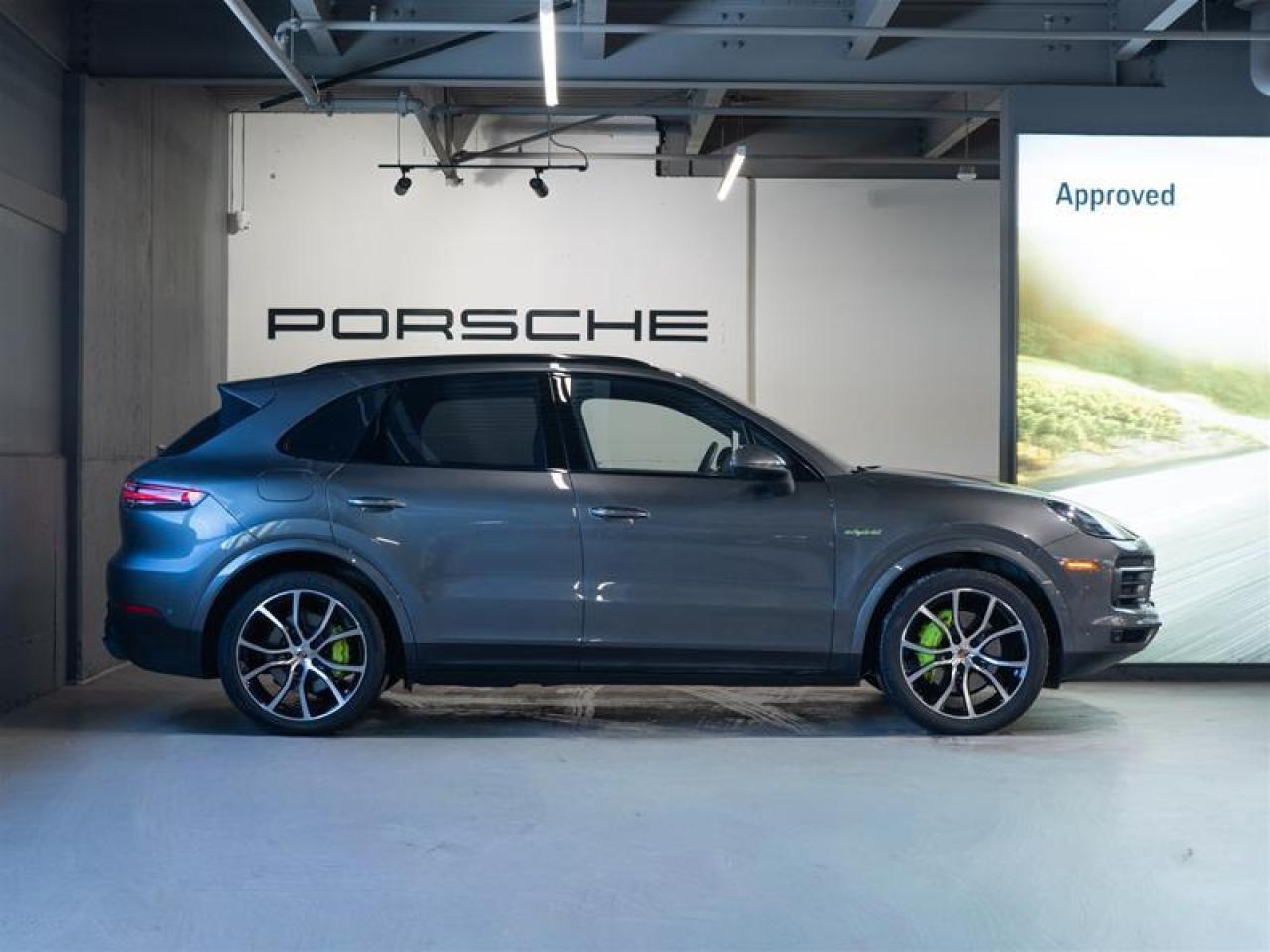 2022 Porsche Cayenne E-Hybrid Photo