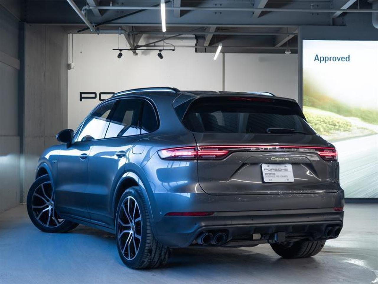 2022 Porsche Cayenne E-Hybrid Photo2