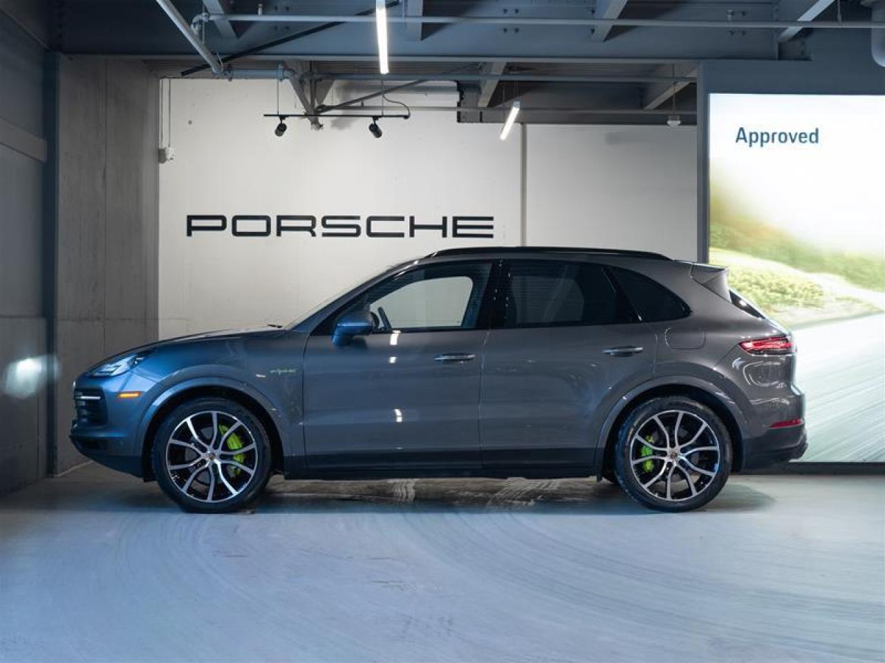 2022 Porsche Cayenne E-Hybrid Photo