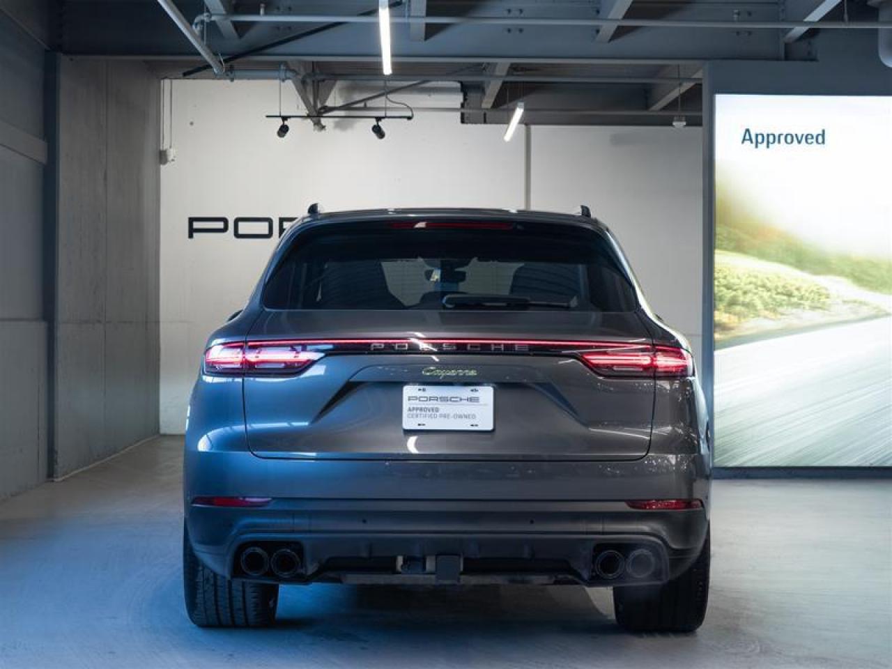 2022 Porsche Cayenne E-Hybrid Photo3