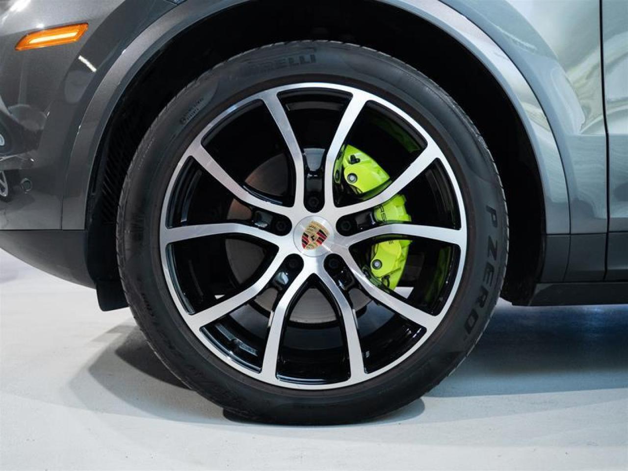 2022 Porsche Cayenne E-Hybrid Photo