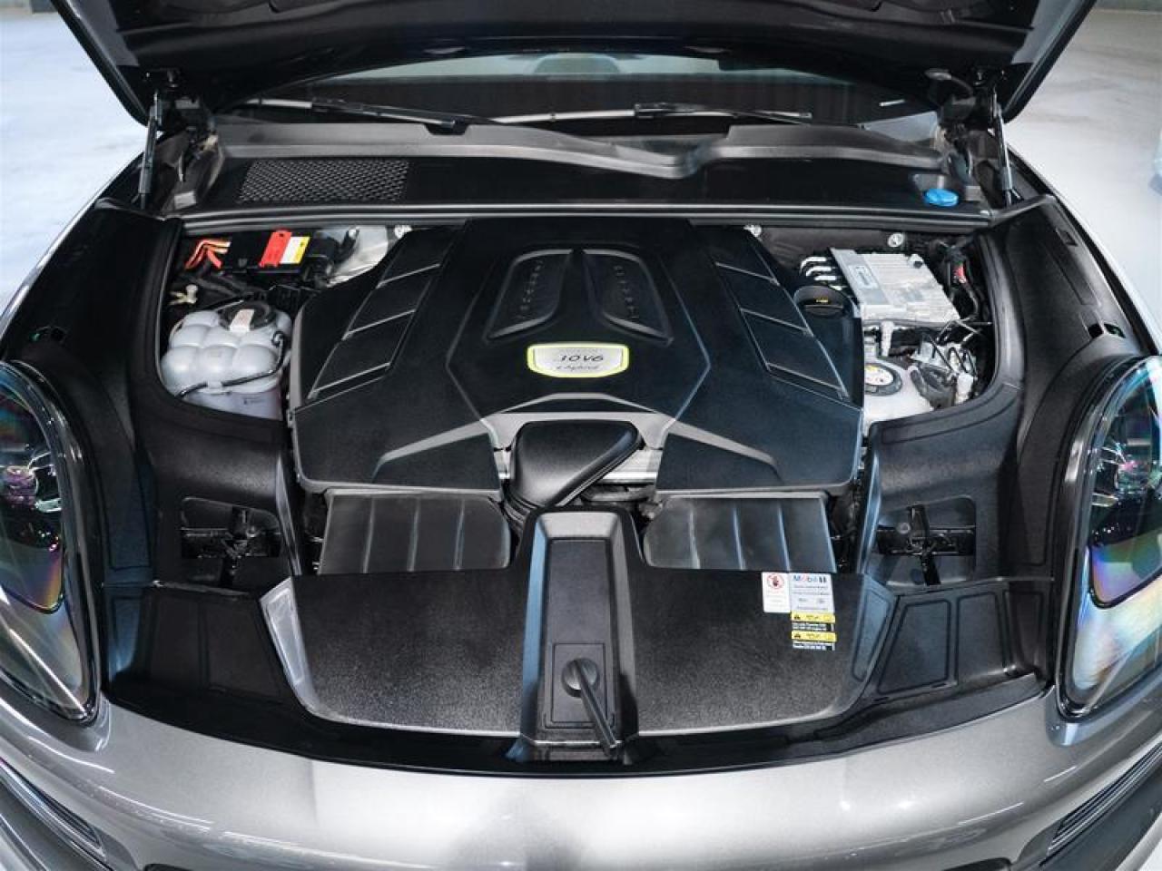 2022 Porsche Cayenne E-Hybrid Photo