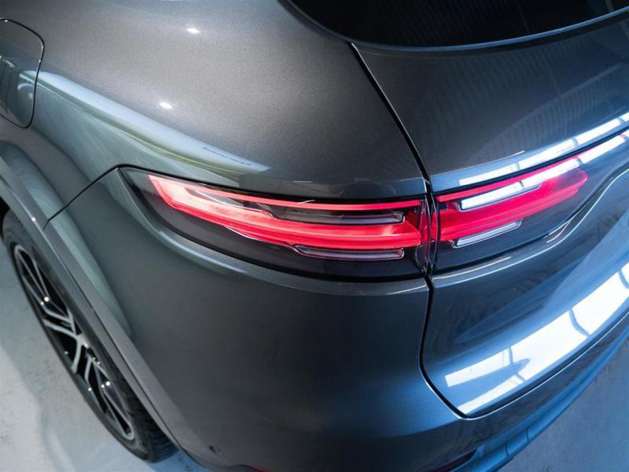 2022 Porsche Cayenne E-Hybrid Photo