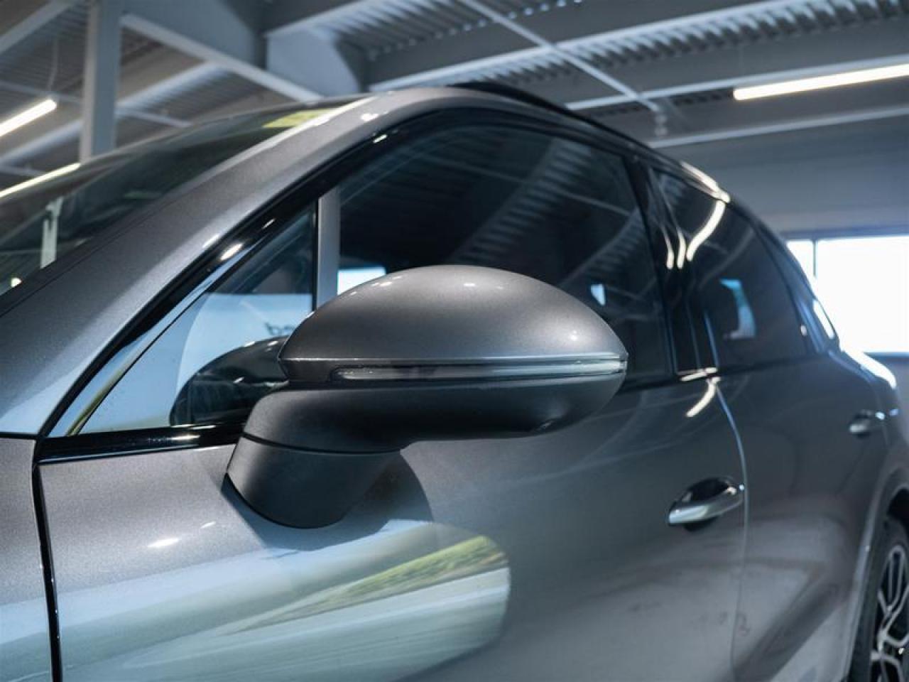 2022 Porsche Cayenne E-Hybrid Photo