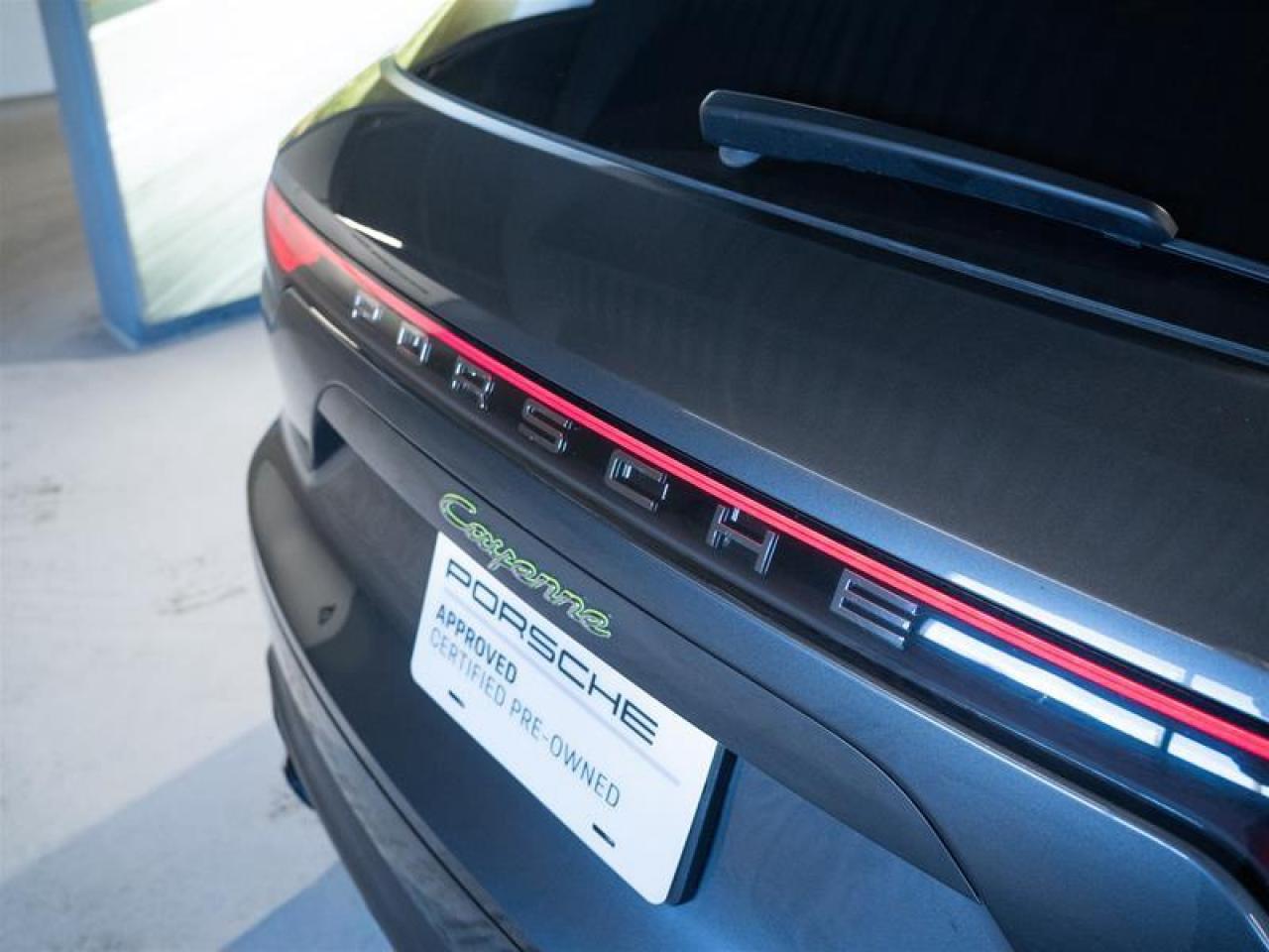 2022 Porsche Cayenne E-Hybrid Photo