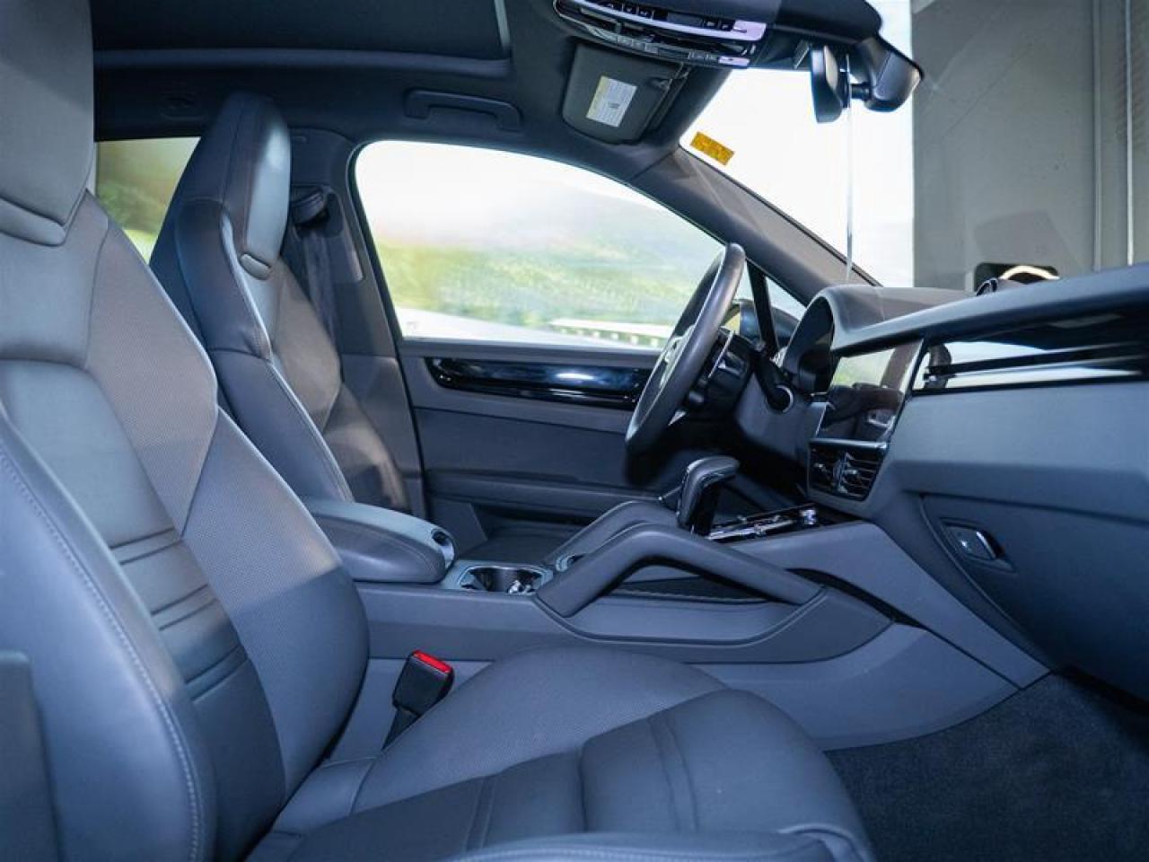 2022 Porsche Cayenne E-Hybrid Photo