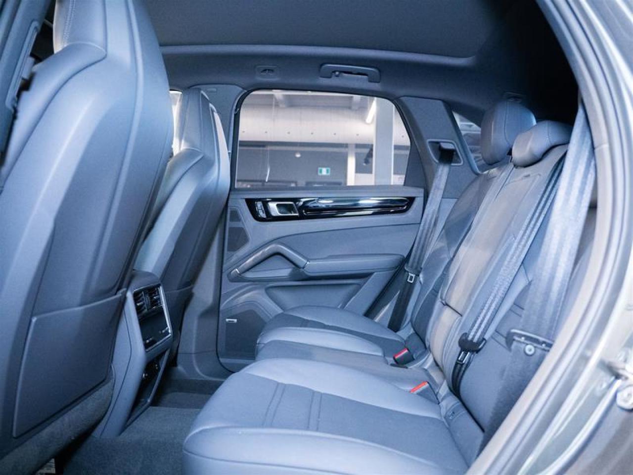 2022 Porsche Cayenne E-Hybrid Photo